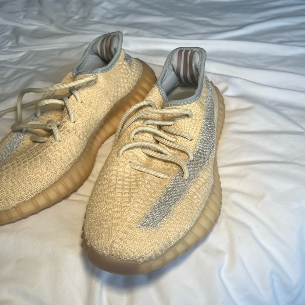 Yeezy boost 350 men size 6.5 / women’s 7.5 light pink color very good condition